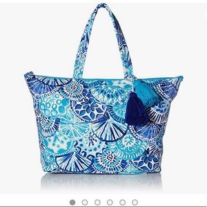 Lilly Pulitzer Palm Beach zip up tote. Turquoise oasis